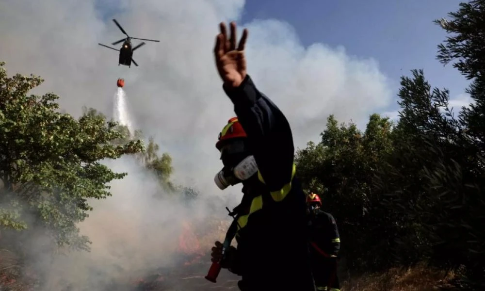 Φωτιά σε Γλυφάδα και Πανόραμα Βούλας: Στα διεθνή ΜΜΕ «έφτασε» η πύρινη λαίλαπα